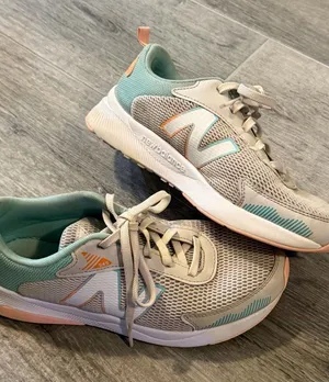 New Balance Women's Dynasoft 545 Gray Lace Up Top Sneaker Shoes Size 6 thumbnail 1
