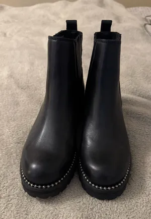 Steve Madden Boots thumbnail 1