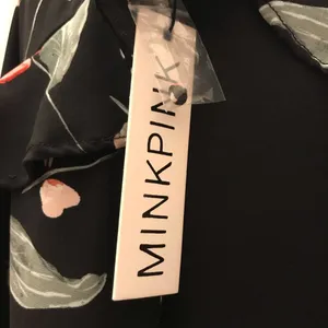 NWT MINKPINK Floriana Floral Cut Out Back Mini Dress Size Large thumbnail 4