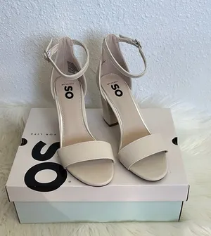 SO Chiron Block Heel Ankle Strap Special Occasions Heels Bone Color Size 8 thumbnail 1