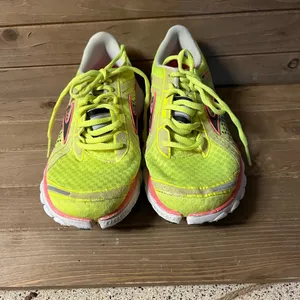 Brooks cadence neon yellow running shoes size 8 bg thumbnail 4