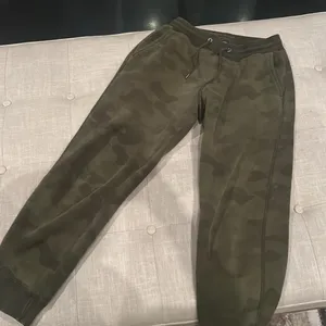 Uniqlo 100% Cotton Camo Drawstring Joggers Size Small thumbnail 5