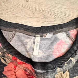 CTCTime Floral Rose Print Raglan Sweatshirt Charcoal Gray Red Size Medium‎ M thumbnail 3
