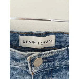 Denim Forum The Comfy Low Rise Loose Jeans 25‎ 30L Medium Wash Blue Distressed thumbnail 2