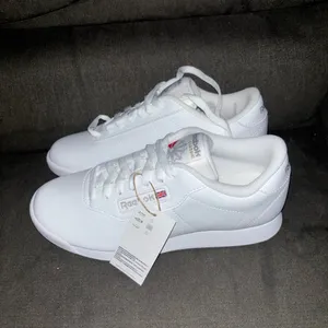 Reebok Classic White and Red Sneakers NWT size 8W thumbnail 2