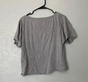 Off the shoulder gray tee Size M thumbnail 2