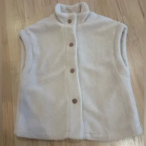 Amazon Women’s Oversized Sherpa Vest thumbnail 2