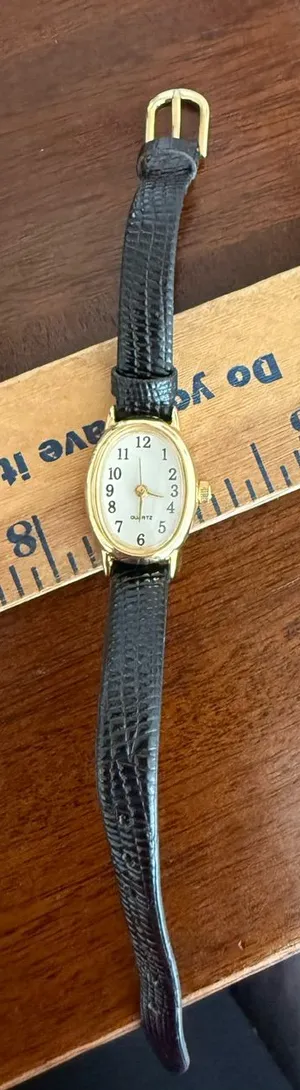 Vintage Quartz Watch needs batteries thumbnail 1
