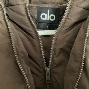 Alo Yoga Glacier Puffer Expresso S thumbnail 3