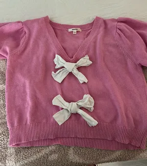 Boutique sweater top thumbnail 1