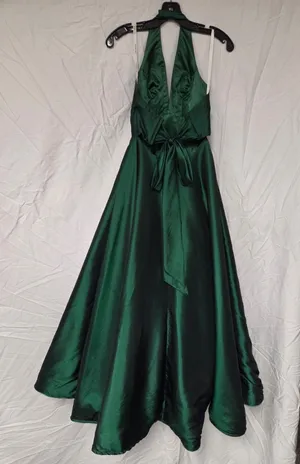 Sherri Hill 51822 Taffeta A-line gown V-neck bodice Emerald Green Size 0 SHORT thumbnail 1