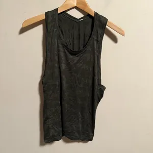 Lululemon Run For Days Tank Deep Camo- Size Small thumbnail 4
