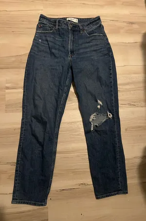 Abercrombie & Fitch High Rise Mom Jeans thumbnail 1