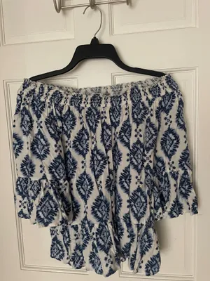Hollister Off-The-Shoulder Top thumbnail 1