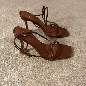 Halston Heels Brown Size 9 thumbnail 4