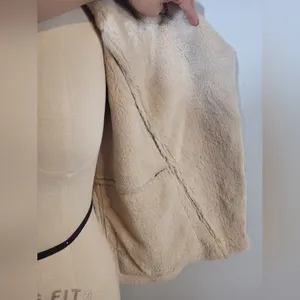 Women's black and cream vest with sheepskin lining. Zara brand. Size S. thumbnail 10