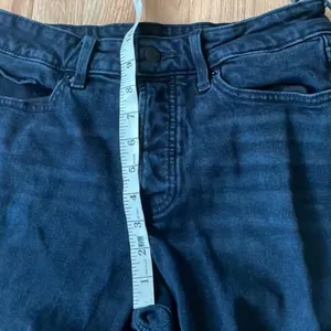 Old Navy Jeans Womens 6 Black High Rise OG Straight Distressed Casual Minimalist thumbnail 3