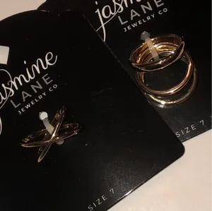 Jasmine Lane Size 7 Gold Tone Ring Set thumbnail 1