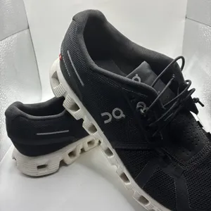 On Cloud 6 Women’s Running Shoes Black White Size 8.5 Athletic Sneakers thumbnail 4