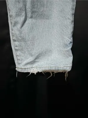 Universal Threads Light Blue Distressed High-Rise Women’s Jeans thumbnail 3