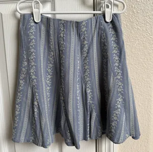 Abercrombie and Fitch Blue & White Floral Stripe Skirt size XXS thumbnail 1