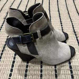 Franco Sarto‎ Buckle Peep Toe Stacked Suede Heeled Booties Size 8.5 A16 thumbnail 6