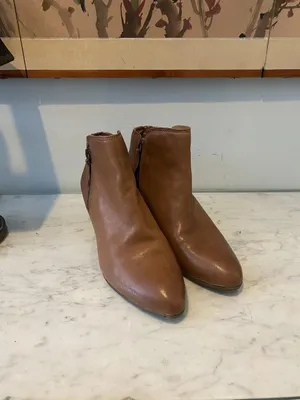 Frye Judith Boots Womens Size 8.5 Brown Leather Ankle Zip Almond Toe Booties thumbnail 2