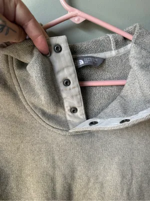 The North Face Women’s‎ Small Gray Snap Neck Hoodie Pullover Sweatshirt thumbnail 5