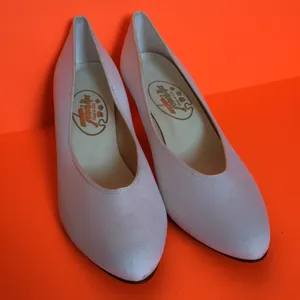 FINAL MARKDOWN Ladies’ Touch Ups Dyeable Wedding Pumps 12 thumbnail 2