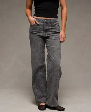 American Eagle High-Waisted Jeans thumbnail 3
