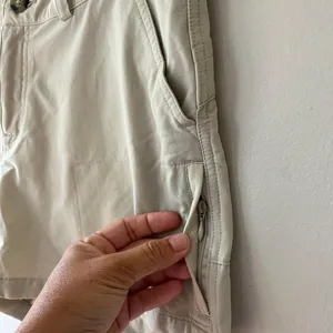 Eastern Mountain Sports Hiking‎ Shorts Sz 6 Women Beige Stretch Nylon 5 Pocket Stretch Low Waist thumbnail 3
