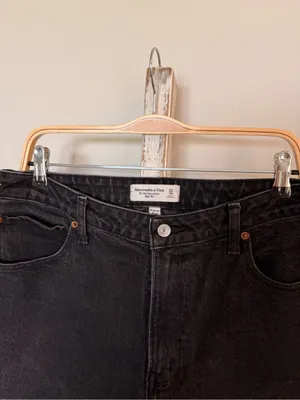 Abercrombie & Fitch The 90’s Relaxed Jean Highrise Black Denim Size 14R EUC thumbnail 3