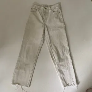 Zara Cream Wide Leg Jeans Size 4 High Rise Raw Hem Minimalist Denim thumbnail 2