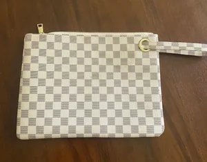 Clutches / Wristlets thumbnail 2