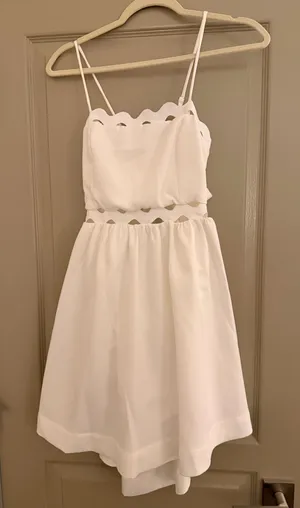 Main Strip White mini dress with scalloped neckline and cut-out details, size M thumbnail 1