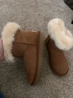 UGG Boots Women’s thumbnail 2