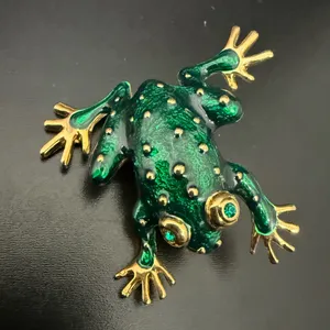 Vintage GIOVANNI Enameled Green Frog Gold-tone Miniature Mini Brooch 9.1g. thumbnail 2