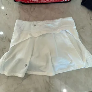 Lululemon EUC: Play off the Pleats Mid-Rise Skirt thumbnail 2