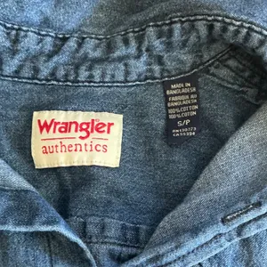 Wrangler Authentics Vintage Denim Button Down Shirt Medium Wash Blue Small‎ thumbnail 3