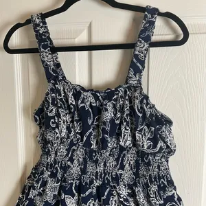 Larsyn & Lily Floral Navy Jumpsuit size X-Large thumbnail 3