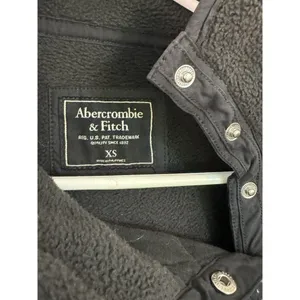 Abercrombie‎ & Fitch Black Quilted Snap Long Sleeve Black Sweatshirt Size XS thumbnail 4