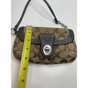 Vintage Coach Legacy Signature Canvas Turn Lock Wristlet Khaki/Black thumbnail 10