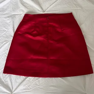 H&M Bow-detail Satin Mini Skirt // Dark Red // Size 2 // NEVER WORN thumbnail 2