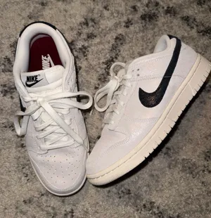 Nike Women’s Dunk SE Low thumbnail 1