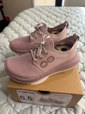 Oofos Pink Size 6.5 thumbnail 2