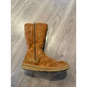 UGG Australia - Mid Calf Sheepskin Boots - Women’s 9, Chestnut thumbnail 4