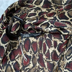 ZARA WMN'S Animal Print‎ Shirt Flowy V-neck Top Blouse S NWOT thumbnail 12