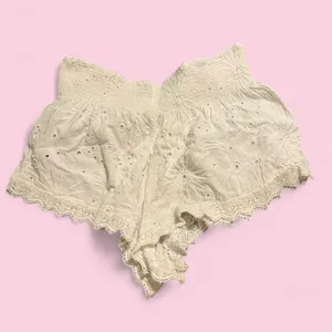Forever 21 lace shorts with elastic waistband thumbnail 2
