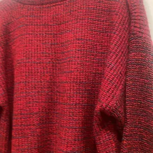 Vintage deep Red sweater with specks of blue -medium size oversized style thumbnail 2