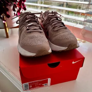 Nike Women's Zoom Span 3 Sneakers in Stone Mauve thumbnail 10